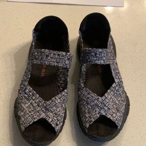 Super Comfy Bernie Mev shoes Size 37 - blue gray pattern.
